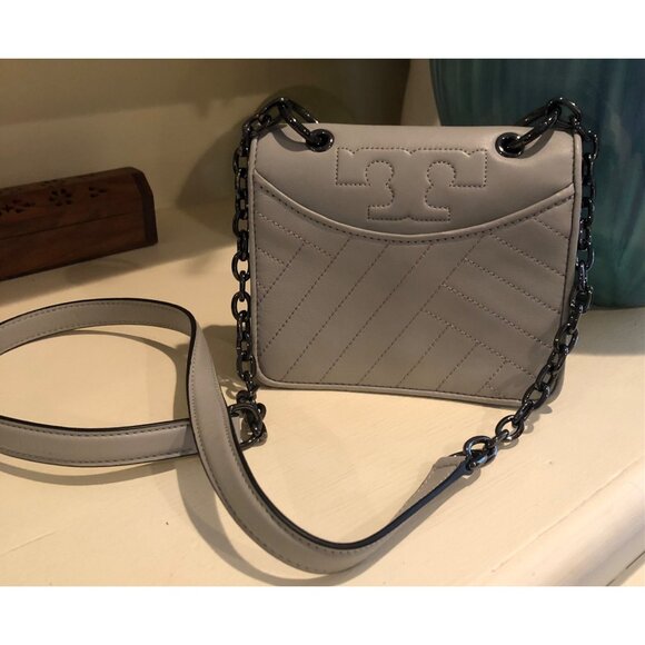 TORY BURCH Alexa Quilted Chain Shoulder Crossbody Bag Concrete Grey - Picture 2 of 12
